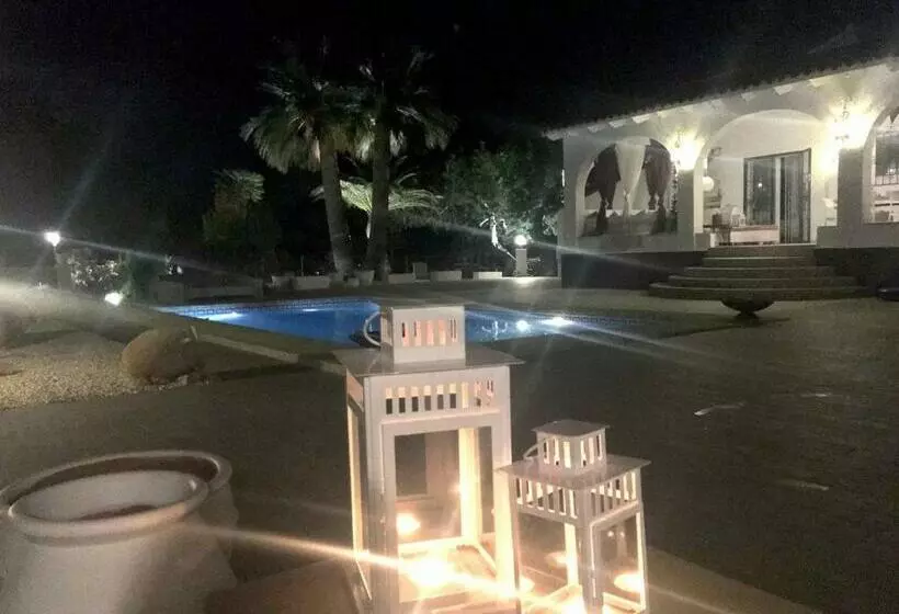تختخواب و صبحانه Elparaiso Altea Luxury Apartment Cielo Adults Only Bed & Borrel