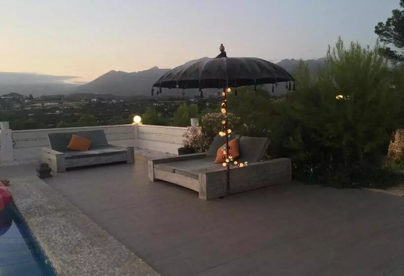 تختخواب و صبحانه Elparaiso Altea Luxury Apartment Cielo Adults Only Bed & Borrel