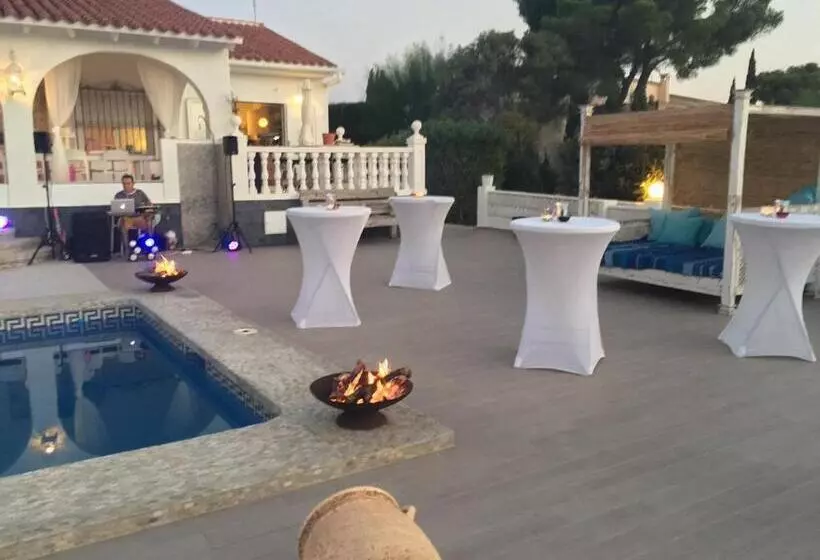 تختخواب و صبحانه Elparaiso Altea Luxury Apartment Cielo Adults Only Bed & Borrel