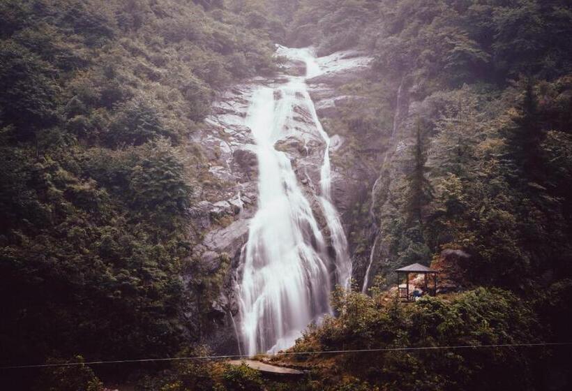 호텔 Grand şelale