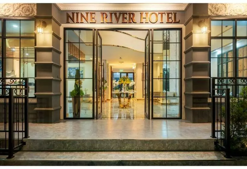 ホテル Nine River