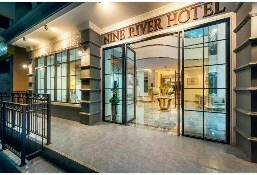 ホテル Nine River