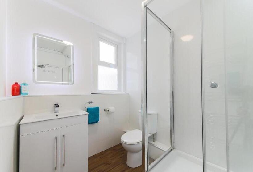 Sea View, Newquay Spacious House