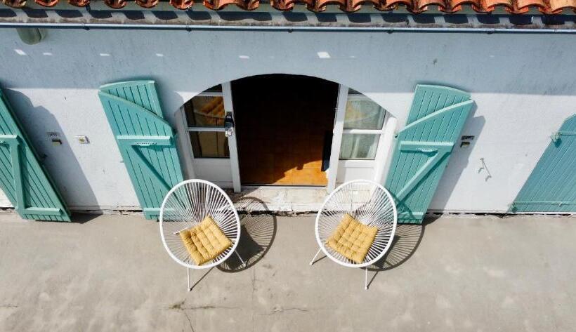 Front De Mer Rivedoux Plage Terrasse Extérieur Parking