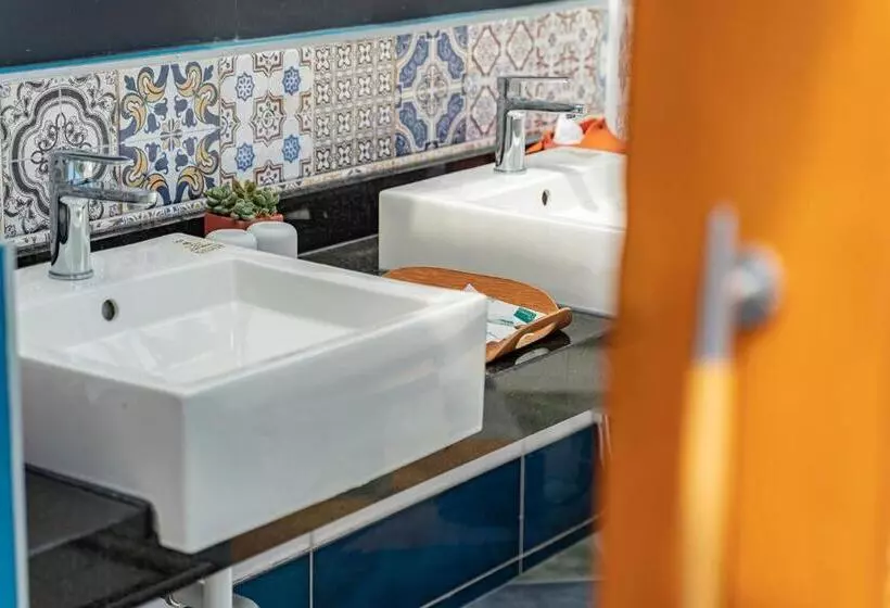 تختخواب و صبحانه Moritz Homestay
