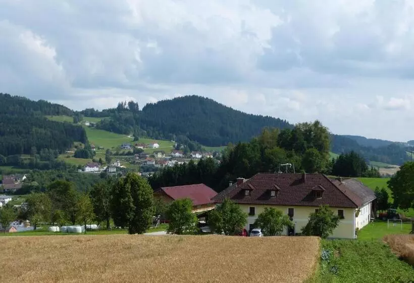 ホテル Biohof Bernhard
