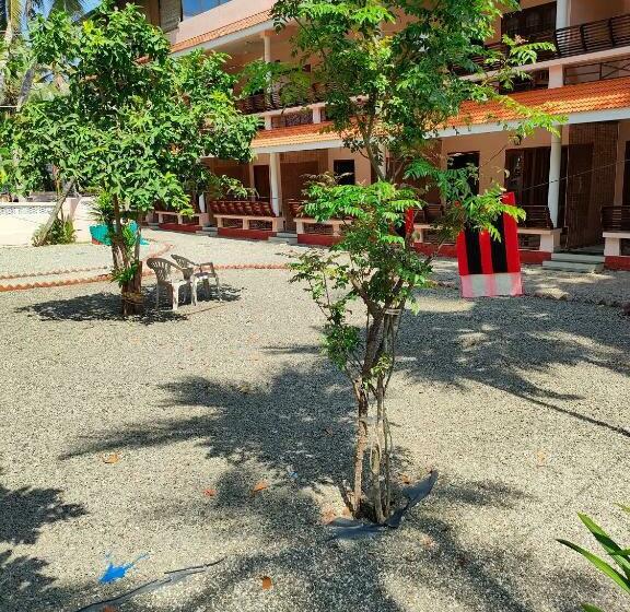 בית מלון כפרי Coco Beach Resort