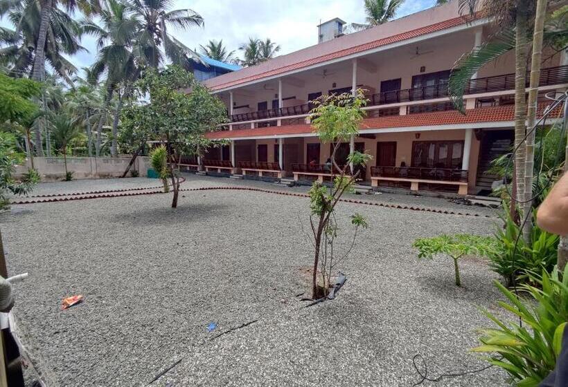 בית מלון כפרי Coco Beach Resort