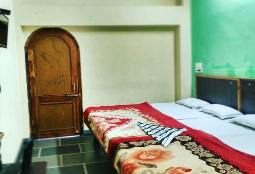 בית מלון כפרי Shiromani Palace Udaipur