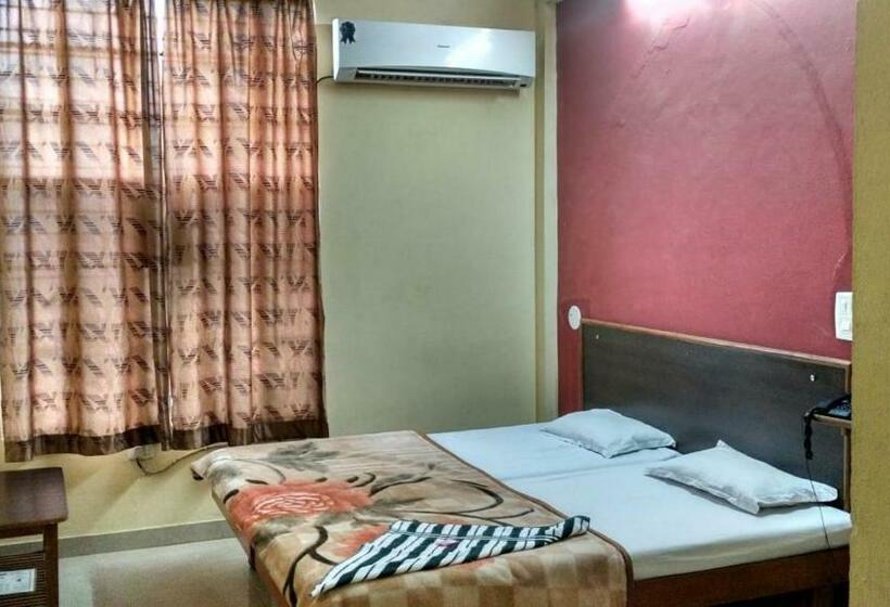 בית מלון כפרי Shiromani Palace Udaipur