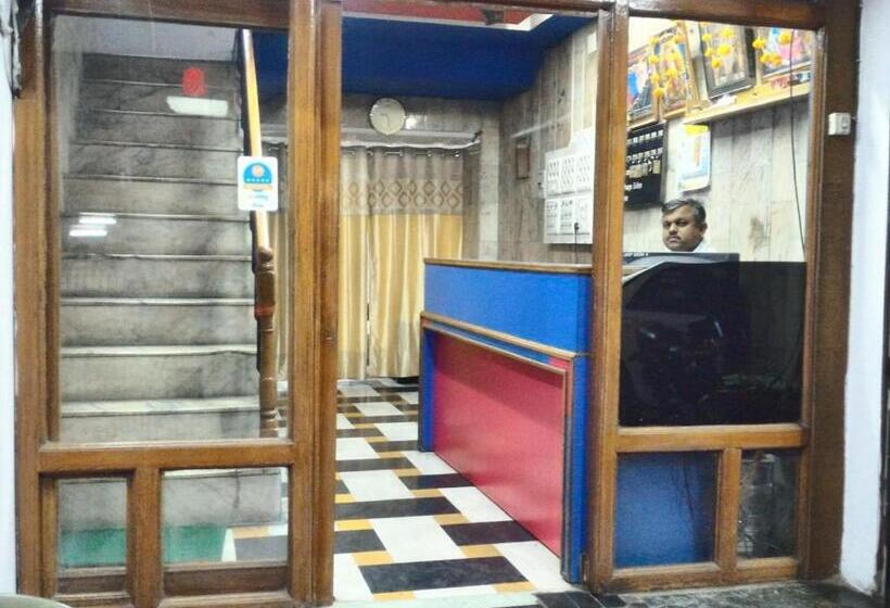 בית מלון כפרי Shiromani Palace Udaipur