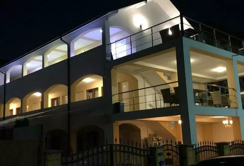 پانسیون Villa Raul