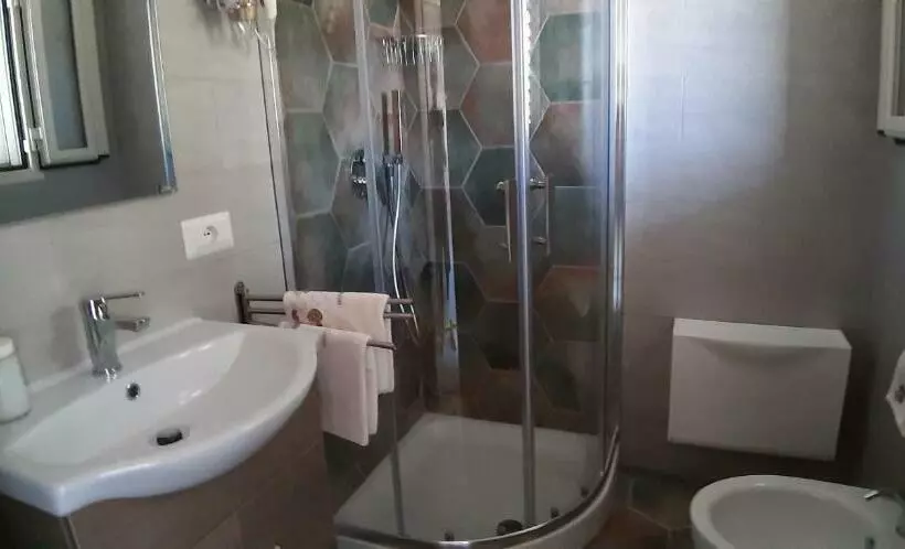 Phiniscollis B&b
