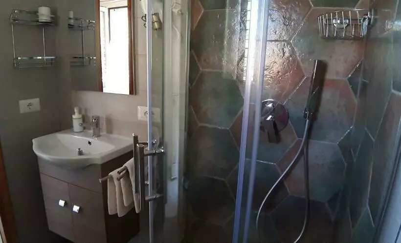 Phiniscollis B&b