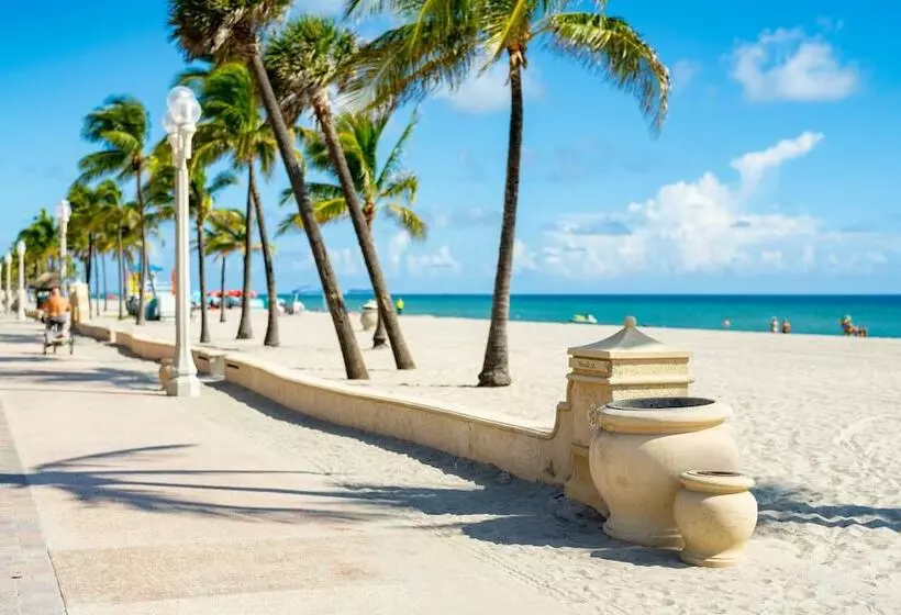 The Surf Hollywood Beach
