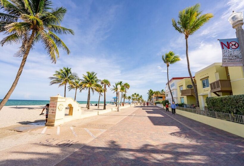 The Surf Hollywood Beach