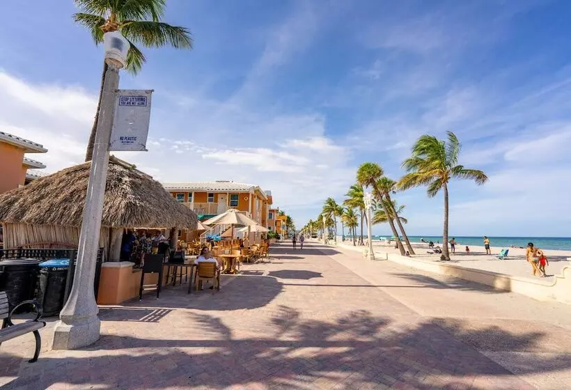 The Surf Hollywood Beach