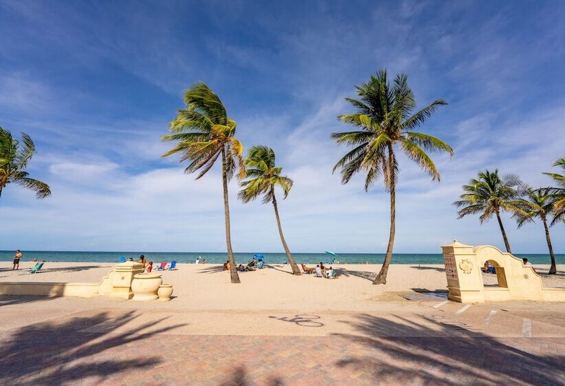 The Surf Hollywood Beach