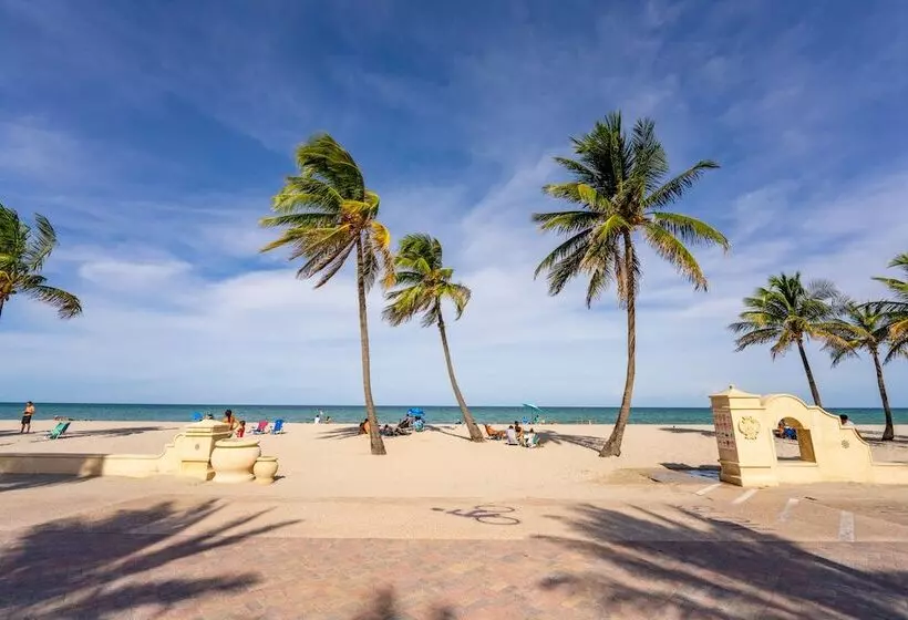 The Surf Hollywood Beach