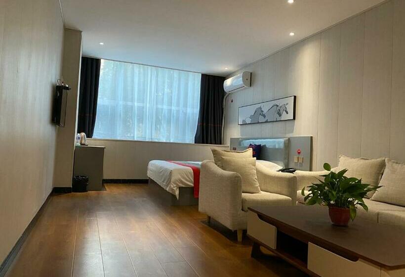 金榜及第连锁酒店（新百广场地铁站店）