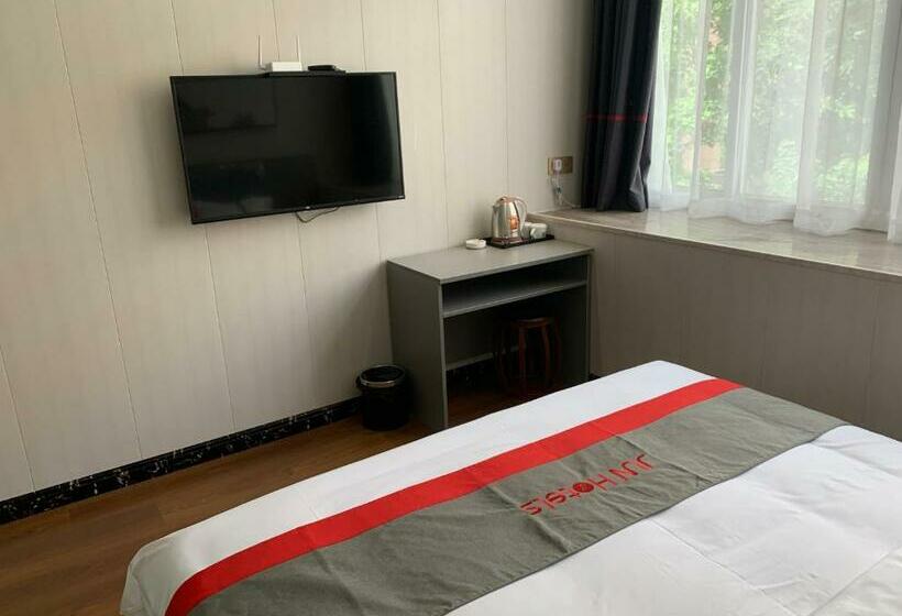 金榜及第连锁酒店(新百广场地铁站店)