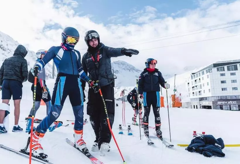 هتل Apex2100 International Ski Academy Tignes