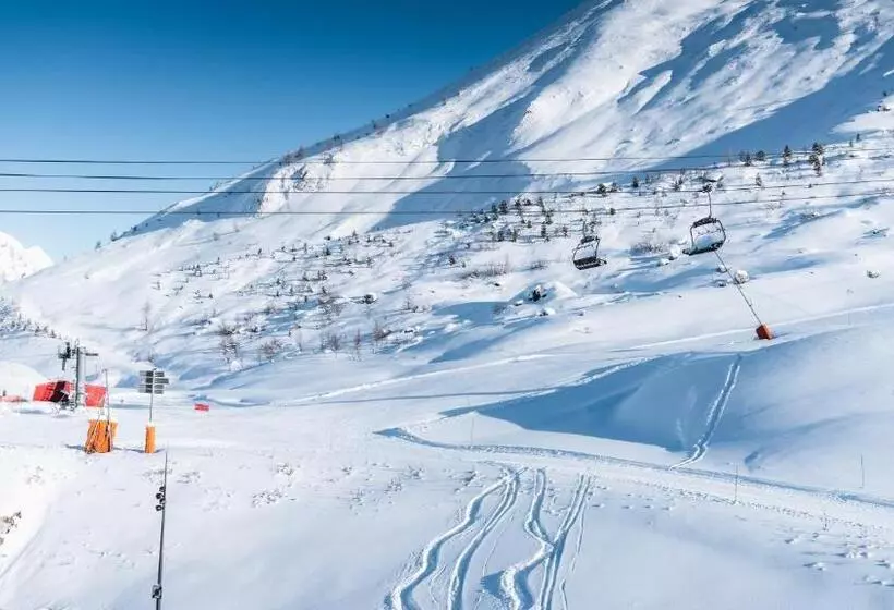هتل Apex2100 International Ski Academy Tignes
