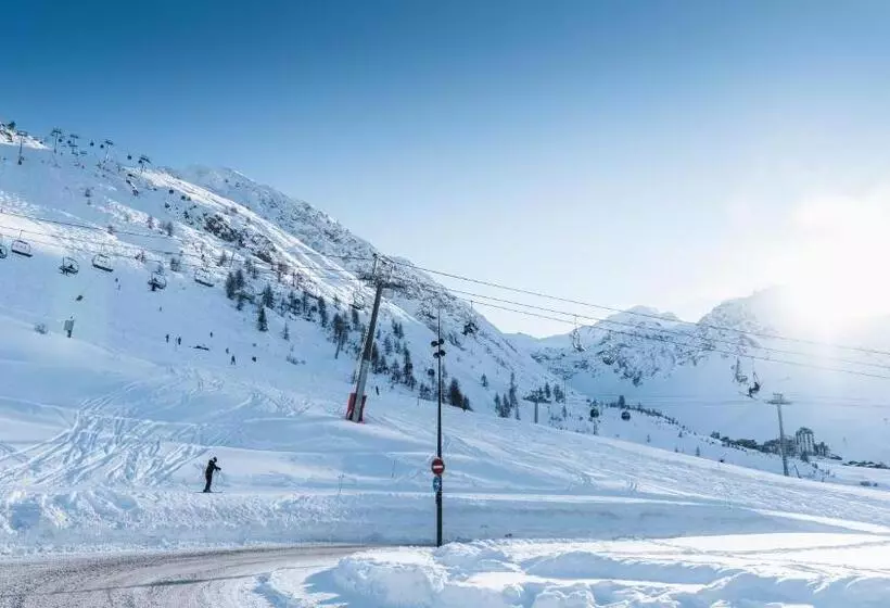 هتل Apex2100 International Ski Academy Tignes