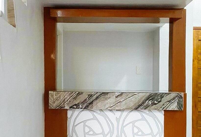 ホテル Leonila S Travellers Inn