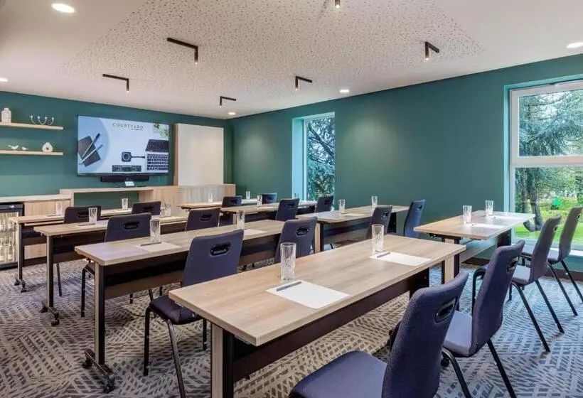 Hotelli Courtyard By Marriott Paris Charles De Gaulle Central Airport