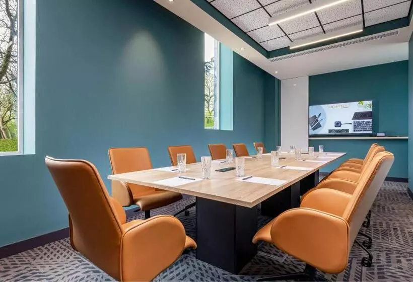 Hotelli Courtyard By Marriott Paris Charles De Gaulle Central Airport