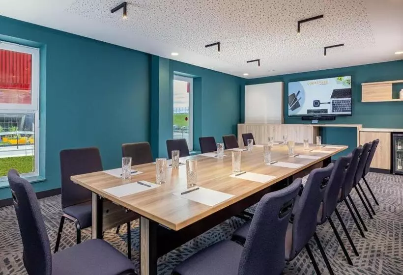 Hotelli Courtyard By Marriott Paris Charles De Gaulle Central Airport