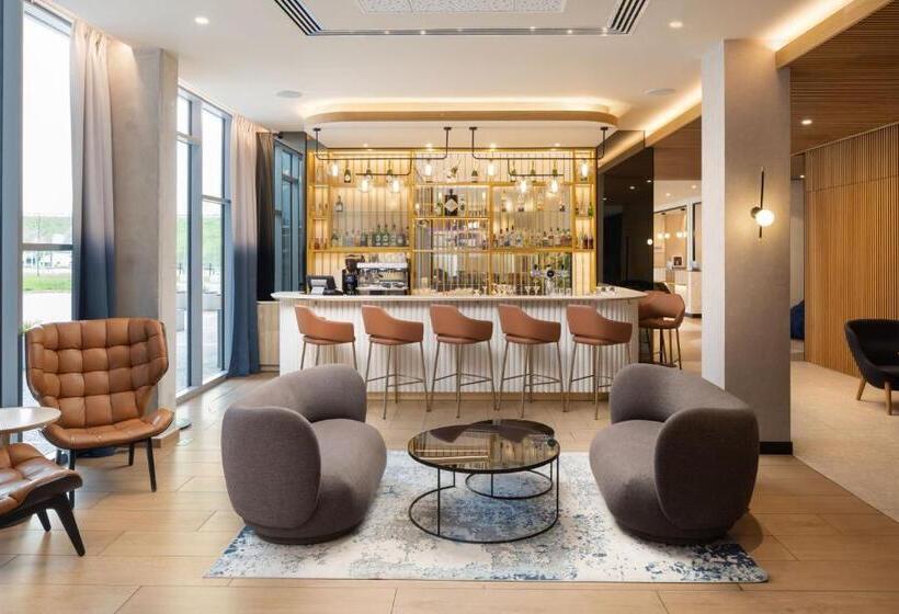 בית מלון כפרי Courtyard By Marriott Paris Charles De Gaulle Central Airport