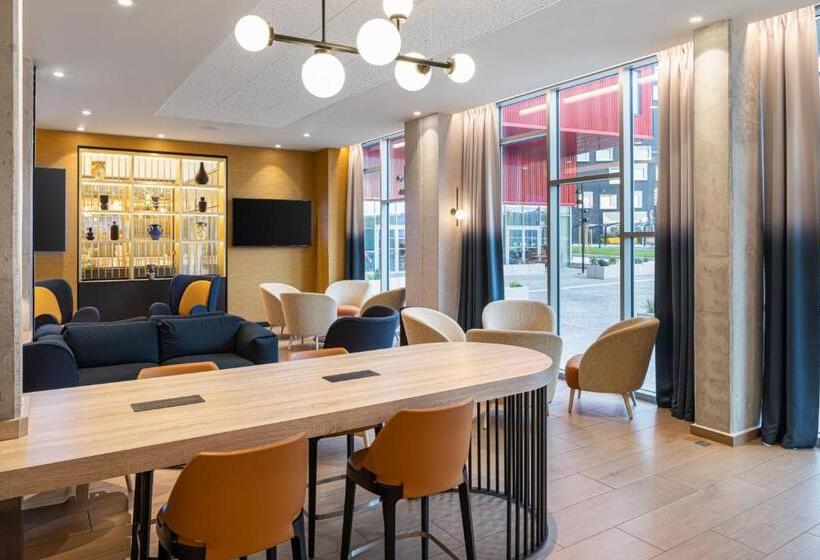 בית מלון כפרי Courtyard By Marriott Paris Charles De Gaulle Central Airport