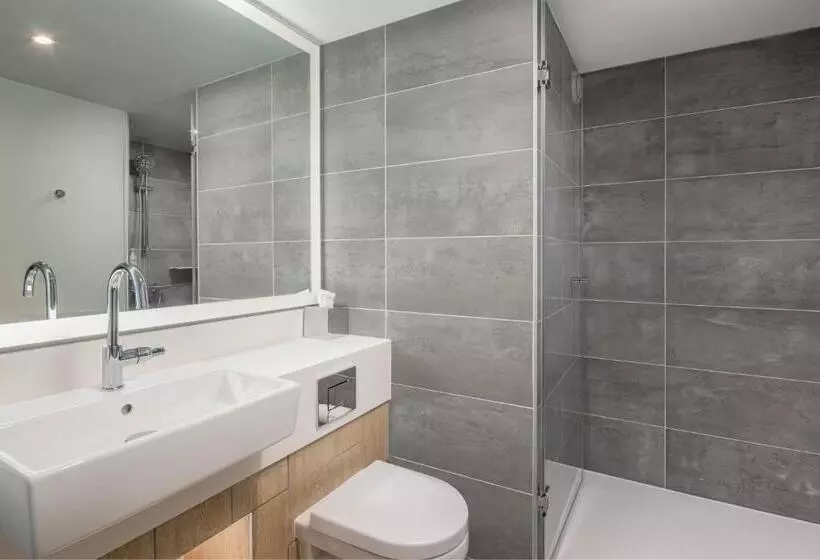 Hotelli Courtyard By Marriott Paris Charles De Gaulle Central Airport