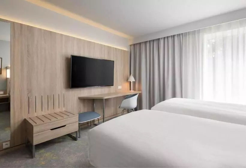 Hotelli Courtyard By Marriott Paris Charles De Gaulle Central Airport