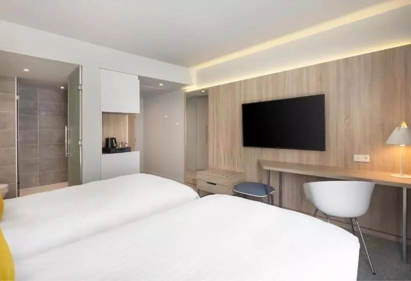 Hotelli Courtyard By Marriott Paris Charles De Gaulle Central Airport