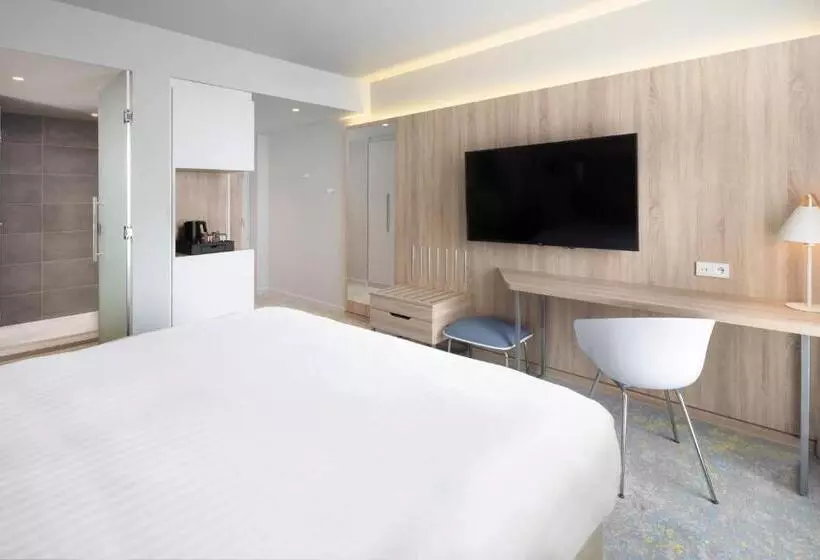 Hotelli Courtyard By Marriott Paris Charles De Gaulle Central Airport