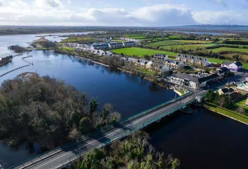 Shannonside Stylish 5 Bed Marina Home & 40ft Mooring