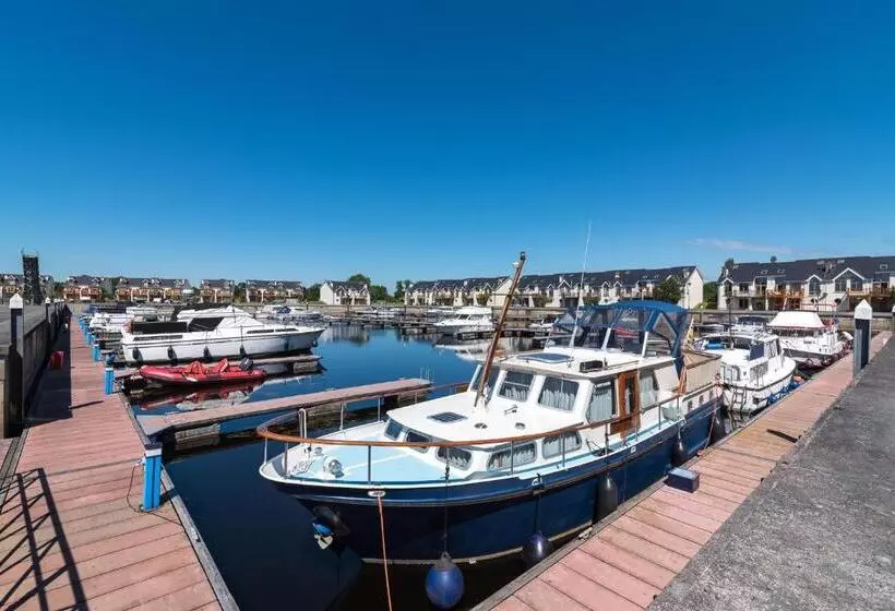 Shannonside Stylish 5 Bed Marina Home & 40ft Mooring