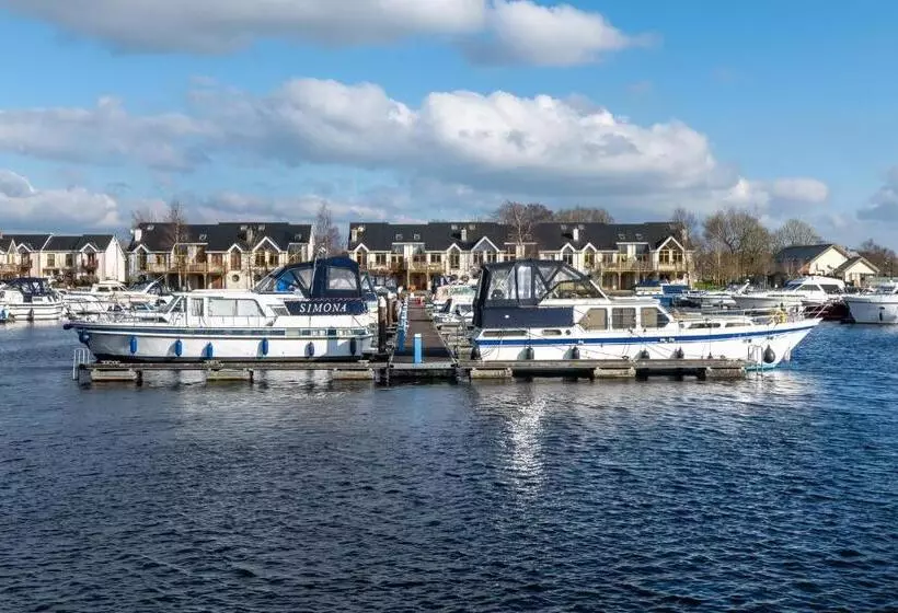 Shannonside Stylish 5 Bed Marina Home & 40ft Mooring