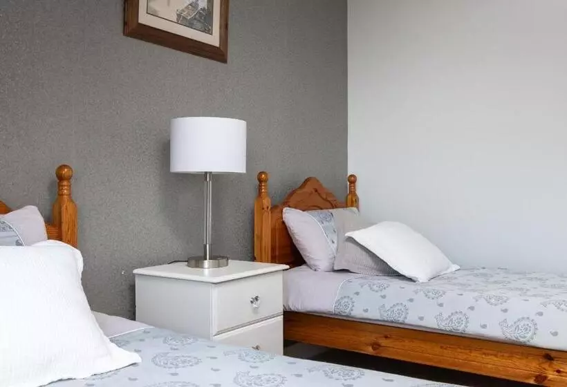 Shannonside Stylish 5 Bed Marina Home & 40ft Mooring