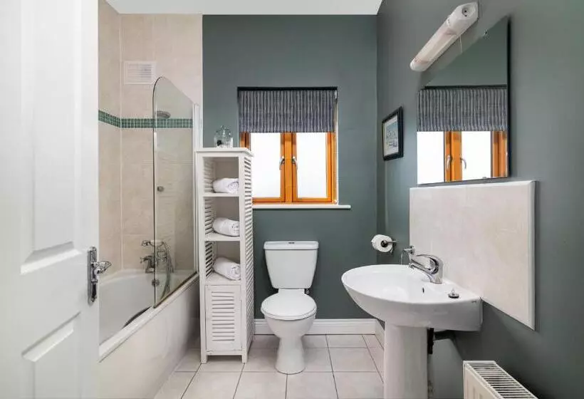 Shannonside Stylish 5 Bed Marina Home & 40ft Mooring