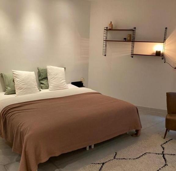 تختخواب و صبحانه Casa Violetta No Breakfast Incuded