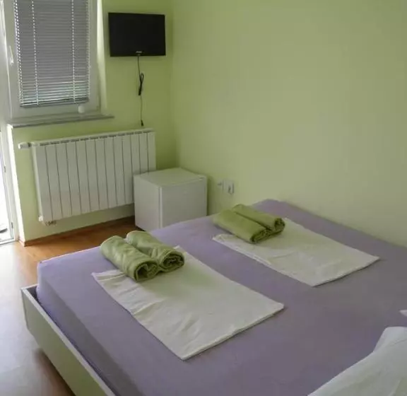 تختخواب و صبحانه Guesthouse Prenočišča širec