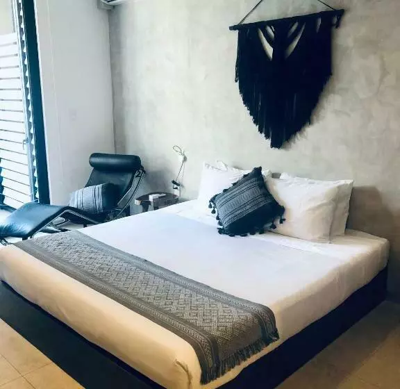 Brand New Studio 38th Street