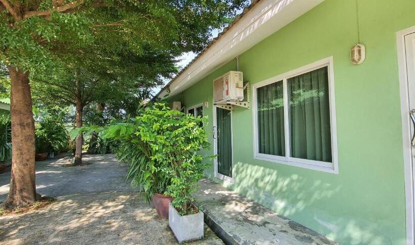 ホテル Chalong Stay Well By Palai Seafood