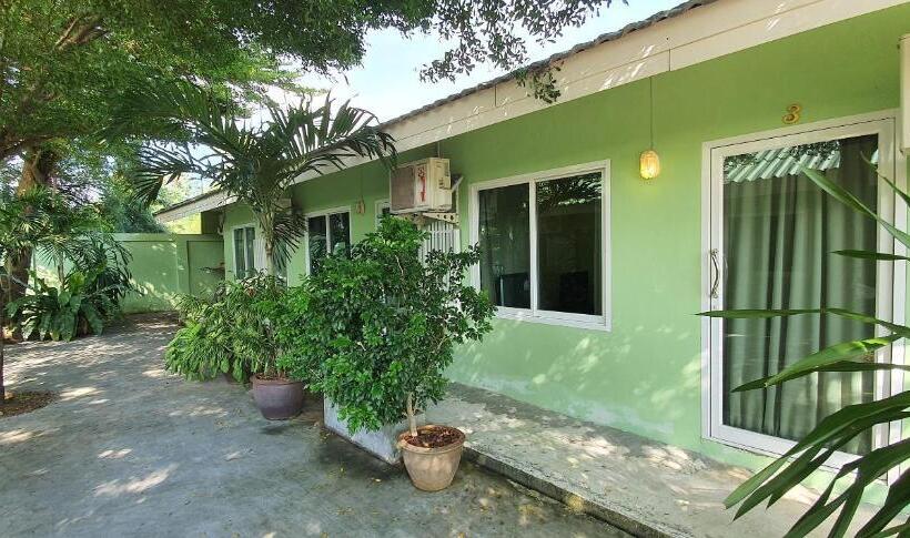 Hotel Chalong Stay Well By Palai Seafood