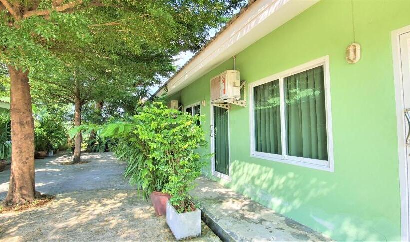 Hotel Chalong Stay Well By Palai Seafood