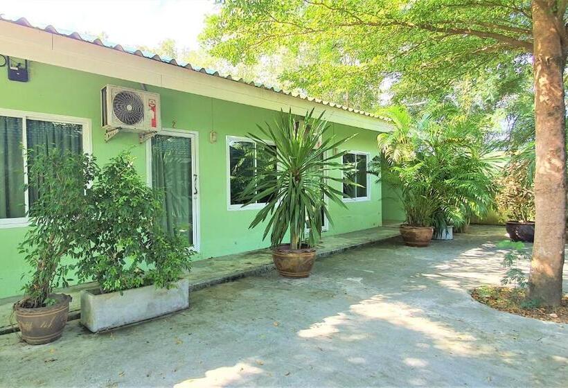 ホテル Chalong Stay Well By Palai Seafood